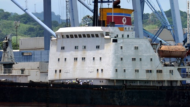 Barco norcoreano detenido en Panamá por tráfico de armas parte hacia Cuba