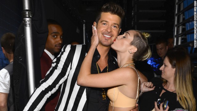 Robin Thicke breaks VMAs silence, and more news to note: