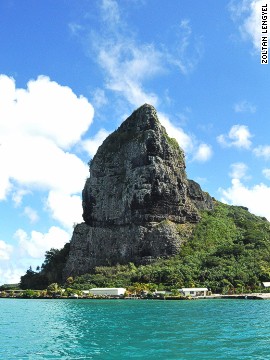 With its own high peaks, Maupiti is like a mini Bora Bora, without all the glitz. Its five islets are perfect for boat rides and beachside picnics. Mount Teurufaaitu is the highest point on the island, with incredible views of Raiatea, Bora Bora and Taha'a. 