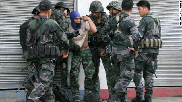 Rebeldes musulmanes toman 20 rehenes en Filipinas