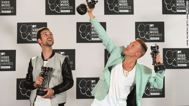 Macklemore & Ryan Lewis lead AMA nods, and more news to note