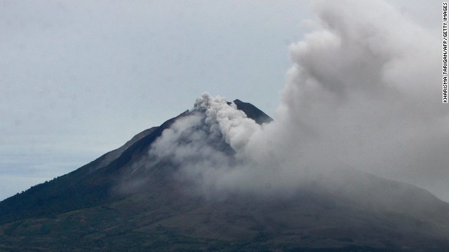 Sinabung volcano spews thick smoke and volcanic material in Indonesia's Karo district on September 15, 2013. 