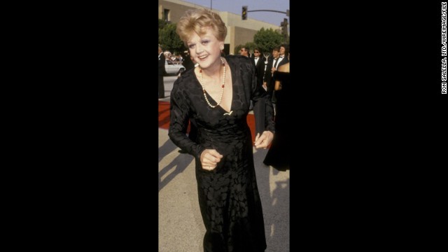 "Murder, She Wrote" star Angela Lansbury killed in a sleek black gown at the 1987 awards show.