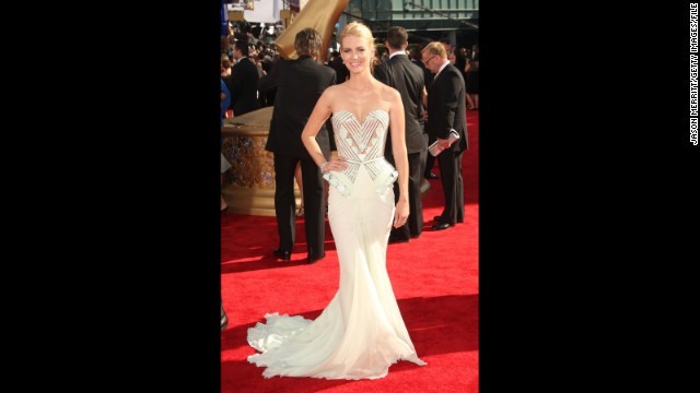 "Mad Men" actress January Jones did an updated take on old Hollywood glamour at the 2009 Emmy Awards. 