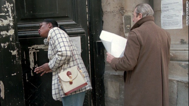 People trying to apply for visas at the U.S. consulate in Paris on January 5, 1996, are told that the building is closed because of the U.S. budget crisis.