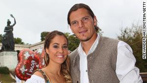 Married to a large professional football player (Daniel van Buyten) this Oktoberfest lady is no doubt wearing her dirndl bow to the right. 