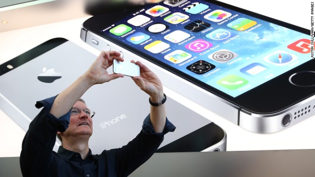 How much of an upgrade is the camera on the new iPhone 5S (as wielded here by Apple CEO Tim Cook)? CNN's Heather Kelly snapped a series of photos with both phones to compare. 