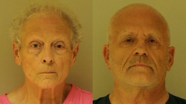 Acusan a una pareja de ancianos por asesinar a sus excónyuges hace más de 30 años