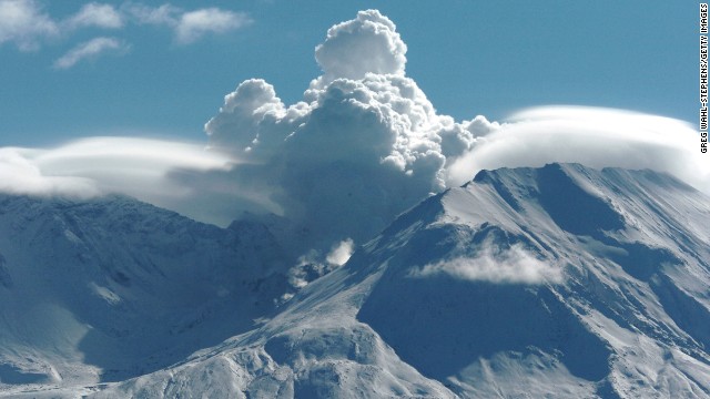 Mount St. Helens in Washington, seen here in 2004, erupted in 1980, spewing out more than 1 cubic kilometer of lava. Scientists believe that Martian supervolcanoes could spout 1,000 cubic kilometers of volcanic material.