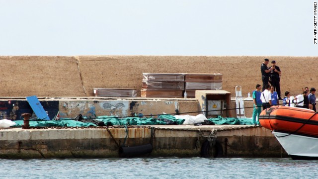Serían más de 100 los inmigrantes muertos tras naufragar barco en costa de Lampedusa
