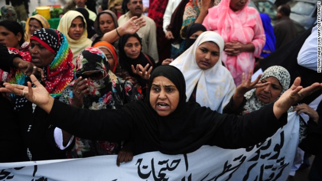 Pakistani polio vaccination workers shout slogans against the killing of their colleagues during a protest in Karachi on December 19, 2012. The violence prompted UNICEF and WHO to suspend work on a campaign opposed by the Taliban.