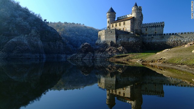 As European road trips go, it's hard to beat a scenic drive along France's longest river.
Dotted with grand chateaus steeped in history, sprawling, manicured gardens and undulating green hills stretching to the horizon, the Loire also lends nicely to cruising. But with no pesky border crossings to account for, most travelers prefer to navigate its length on four wheels, or, thanks to a proliferation of cycle ways, by bike. 