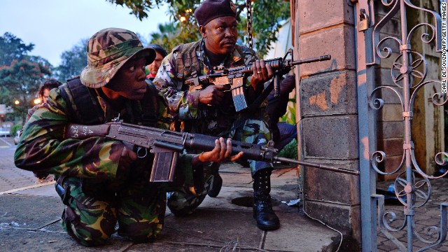 Kenyan soldiers take cover after heavy gunfire near Westgate mall in Nairobi on September 23, 2013.