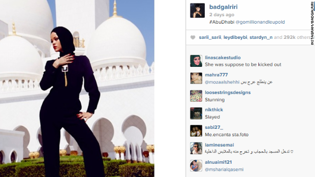 Polémica en Abu Dabi por fotos de Rihanna en una mezquita