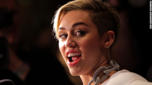 Miley Cyrus swings by 'SNL' for 2014 tour reveal