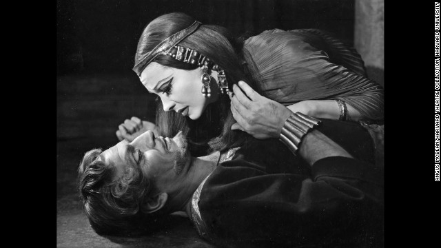 This McBean photo of Leigh and Olivier promoted their 1951 performances in Shakespeare's "Anthony and Cleopatra" at London's St. James Theatre. "It was really important for her to act on the stage with him," Bean said. "That was her ambition. She felt he was the greatest of his generation, and she really pushed herself to be on what she thought was his level."<!-- -->
</br>
<i>Image courtesy of "Vivien Leigh: An Intimate Portrait" (Running Press)</i>