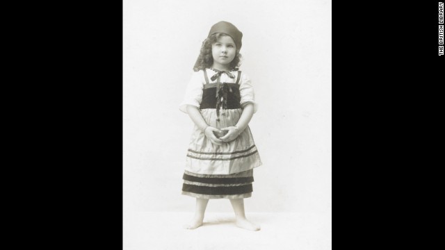 Leigh was known as Vivian Hartley when she was photographed in this gypsy costume in 1918. As a young child, she began performing in her mother's plays. "At 5, you can see she's going to be famous," Bean said.<!-- -->
</br><!-- -->
</br><i>Image courtesy of "Vivien Leigh: An Intimate Portrait" (Running Press)</i>