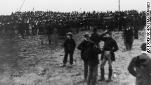 Crowds gather for the dedication of the cemetery at the Gettysburg battlefield the day before Lincoln spoke.