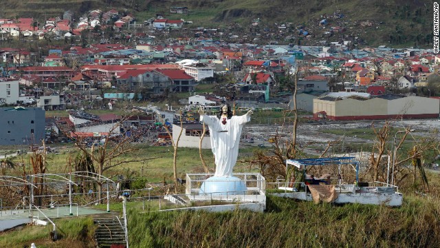 Jesus statue unscathed by Typhoon Haiyan