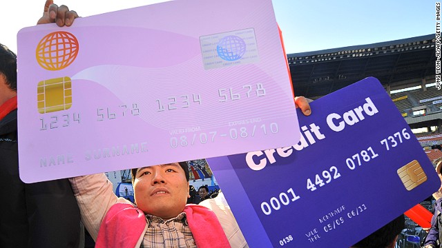 South Koreans became the world's top users of credit cards two years ago, making 129.7 transactions per person in 2011, compared with 77.9 transactions per person in the United States. 