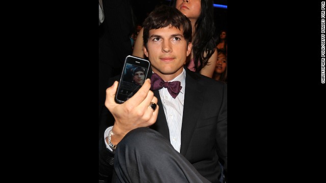 Actor Ashton Kutcher poses in the audience during the 2010 People's Choice Awards.