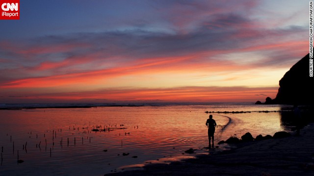 The sun sets over Bali's <a href='http://ireport.cnn.com/docs/DOC-824867'>Uluwatu beach</a>. 