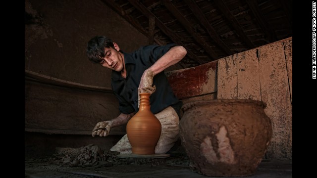 This man comes from a long line of Turkish potters. A microloan enabled him to sustain his family's business.