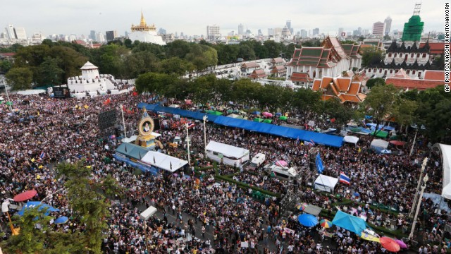 Tens of thousands of pro- and anti-government demonstrators massed in rival rallies in Bangkok on Sunday, as Thailand grappled with its most potent revival of street politics since bloody protests in 2010.