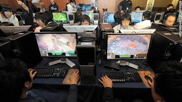 한국에서는 스타 크래프트 실제로 직업입니다 - 잠재적으로 수익성이 하나, 수백 이익 달러의 수만으로 가능한 가첨.  게임은 국가가 스타 크래프트 2에 대한 테스트 시장으로 선정되었다 정도로 인기가있다.