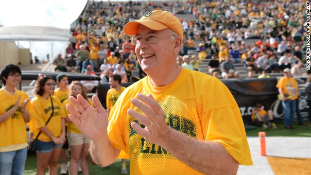 The New York Times reported that Baylor University president and former Clinton prosecutor <a href='http://www.nytimes.com/1998/09/06/magazine/ken-starr-would-not-be-denied.html?pagewanted=6&amp;src=pm' target='_blank'>Kenneth Starr</a> was not selected for military service during the Vietnam War because of his psoriasis.