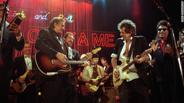 Sid McGinnis, from left, Johnny Cash, Steve Cropper, The Edge, Keith Richards and Little Richard perform at the Rock and Roll Hall of Fame ceremonies in New York on January 16, 1992.