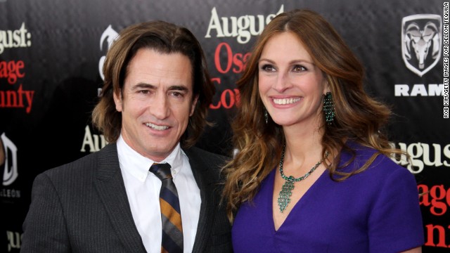 Julia Roberts reunites with co-star and more news to note