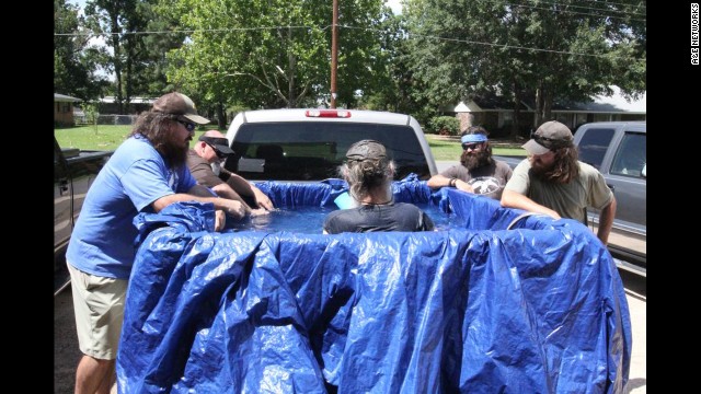 In a "Duck Dynasty" episode where the office air conditioning broke, Si tries to beat the heat by creating a pool in the back of his pickup truck.