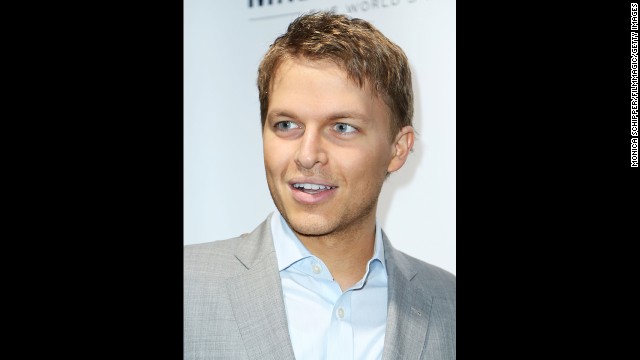 He does have those same blue eyes! That's what plenty of women were thinking when <a href='http://www.cnn.com/2013/10/08/living/relationships-ronan-farrow-frank-sinatra-questions/'>25-year-old Ronan Farrow</a>, the son of actress Mia Farrow, told Vanity Fair magazine that his mom's ex-husband Frank Sinatra could "possibly" be his father. It has long been believed that Farrow's biological father is the filmmaker Woody Allen. Farrow would later tweet, "Listen, we're all *possibly* Frank Sinatra's son."