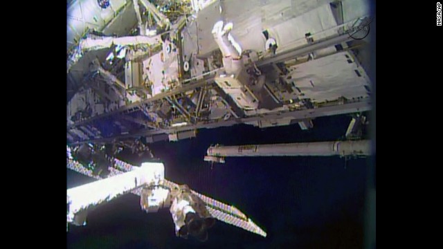 Astronauts to make Christmas Eve spacewalk