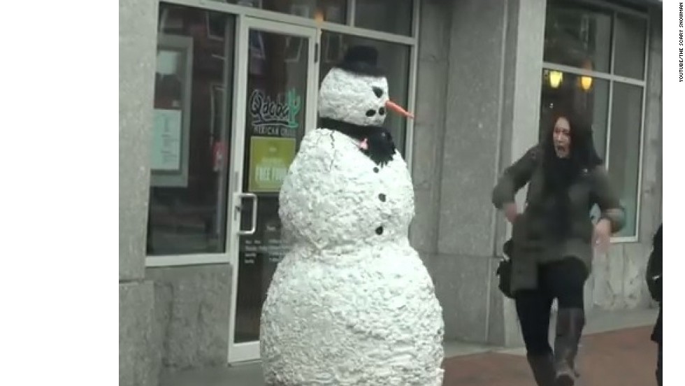 ¡Muñeco de nieve atemorizante de Boston!