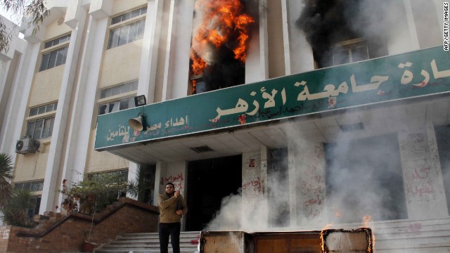 Cuatro heridos al explotar una bomba cerca de los servicios de inteligencia egipcios