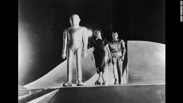 <strong>"The Day the Earth Stood Still" </strong>(1951) 