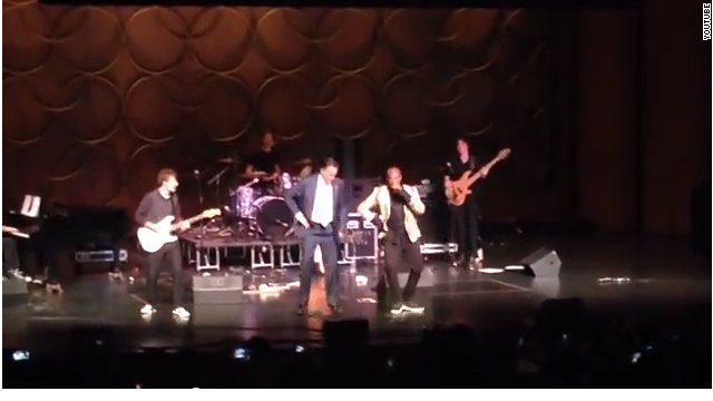 Mitt Romney dances Gangnam style