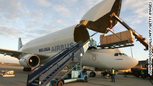 The Beluga transported this container holding a five-meter-high Egyptian statue from Berlin to Paris. 