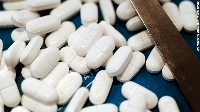 <strong>January 15, 2014:</strong> The<a href='http://www.cnn.com/2014/01/15/health/fda-acetaminophen-dosage/'> FDA asks</a> health care workers to stop prescribing combination drugs with acetaminophen doses over 325 milligrams. Overdoses can lead to liver failure or death. 