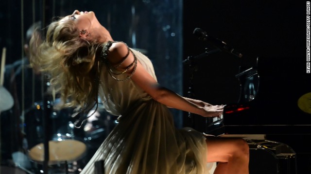 Taylor Swift delivers an emotional performance of her song "All Too Well."