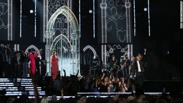 Mary Lambert joins Macklemore for the performance of "Same Love." Earlier in the night, Macklemore and Lewis won the Grammy for best new artist.