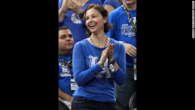 Ashley Judd Cheers On The Wildcats At Her Alma Mater The University Of