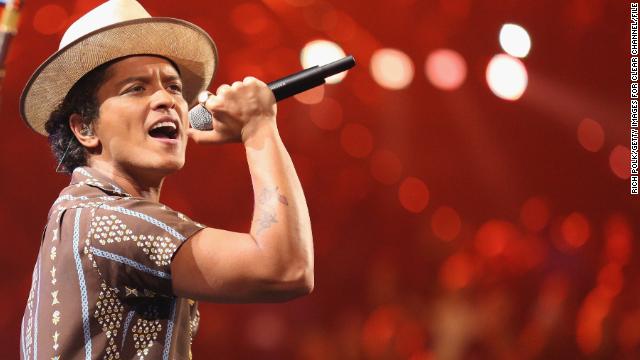 Bruno Mars has a high bar to clear with his Super Bowl XLVIII performance on February 2. We have faith that the Grammy-winning crooner will shut down the halftime show -- although we do hope he doesn't knock out the lights like Beyonce did in 2013. How do you think his performance at Super Bowl XLVIII will rank on this list? Let's look back at some of the most memorable halftime shows through the years: