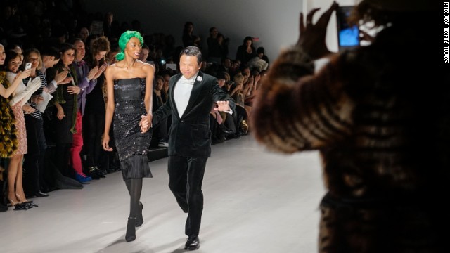 After the last outfit, Zang Toi took his turn down the runway with the green-haired model.