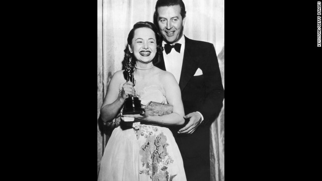 Olivia de Havilland receives her best actress Oscar from actor Ray Milland for her performance in "To Each His Own."