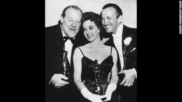 From left, actor Burl Ives, actress Susan Hayward and actor David Niven pose with their Oscars in 1959. Hayward won for her role in "I Want to Live!"