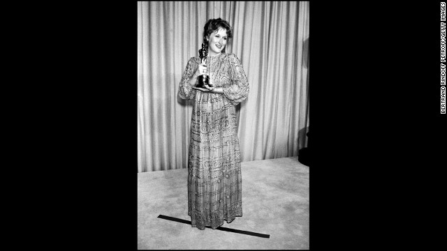 Meryl Streep holds her best actress Oscar for "Sophie's Choice." 