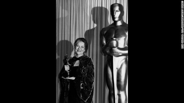 Geraldine Page wins best actress for "The Trip to Bountiful."